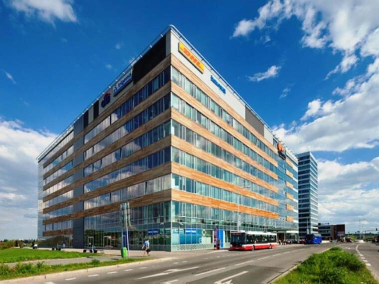 Poradenství Golden Star Real Estate při nákupu kancelářského komplexu Explora Business Centre