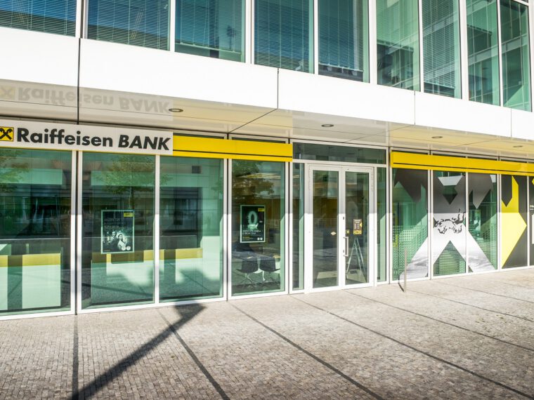 HAVEL & PARTNERS zastupovala Raiffeisenbank při koupi Equa bank