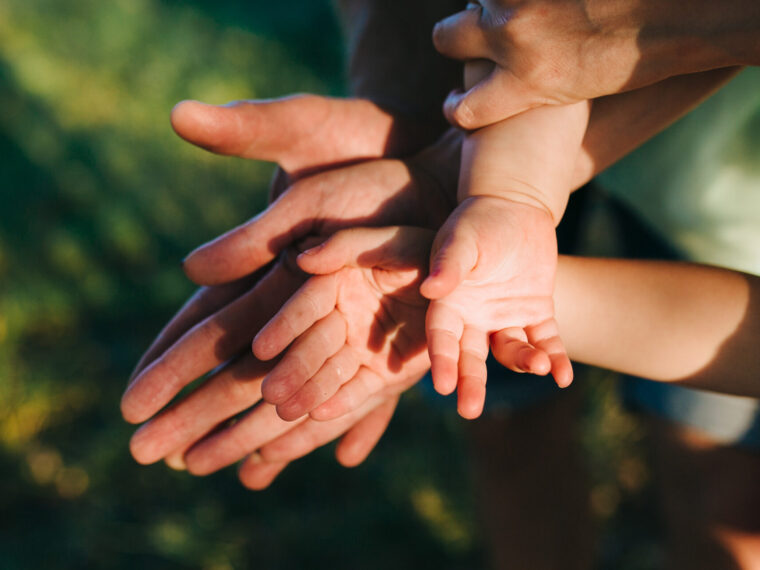 Odovzdať firmu deťom nie je jednoduché. Vek aj právna úprava nahrávajú ženám. Alternatívu ponúka zahraničie